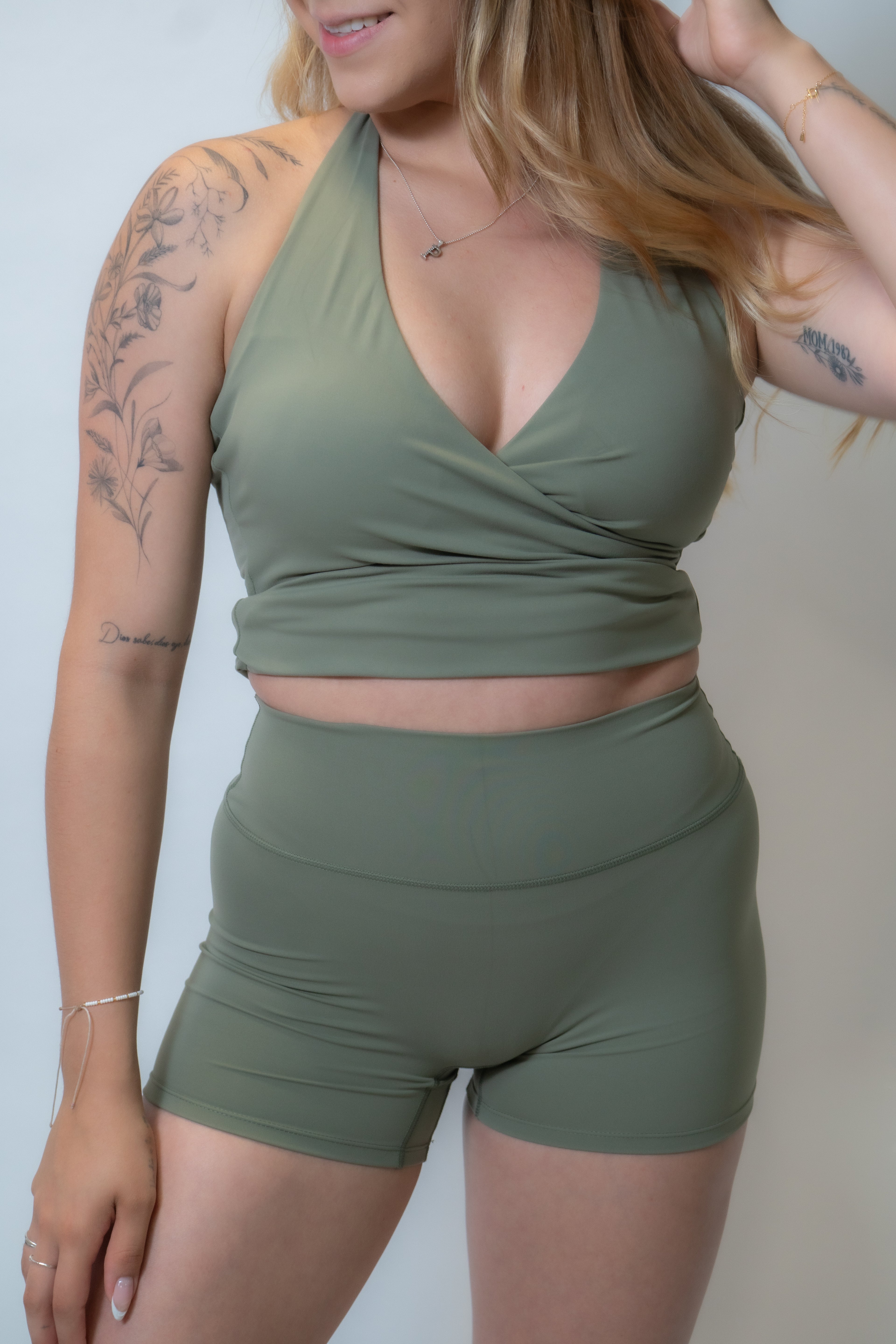 AZAD Parvaz Top Halter